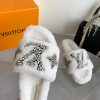 New Fashion LV Women Shoes 344 PA
