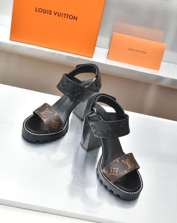 New Fashion LV Women Shoes 213