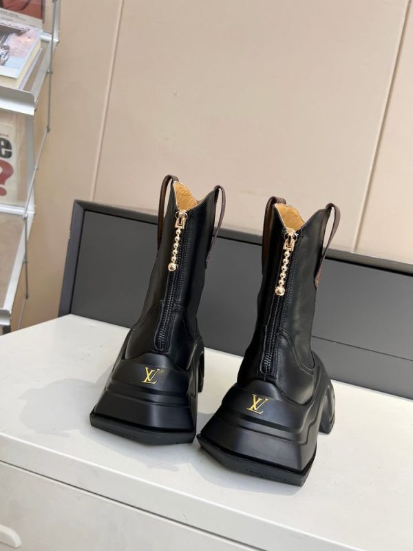 New Fashion LV Women Shoes 304