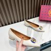 New Fashion LV Women Shoes 262 PA