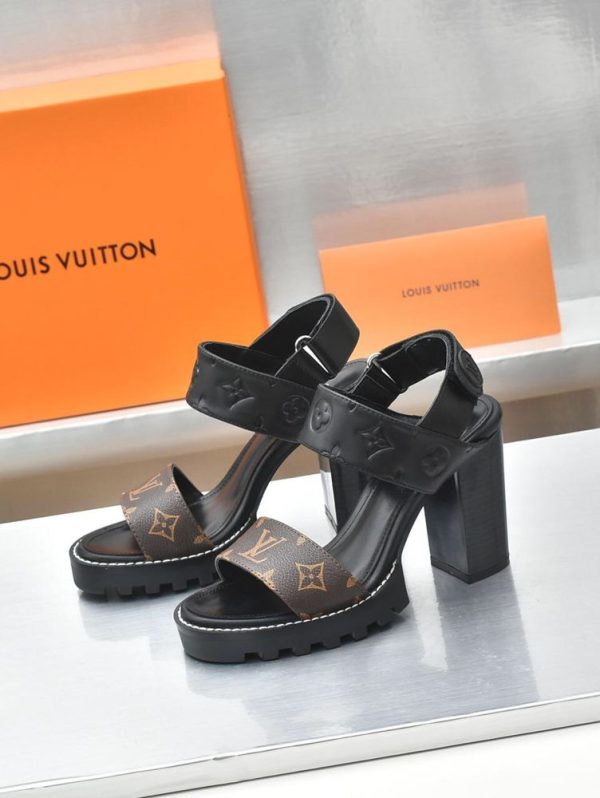 New Fashion LV Women Shoes 213