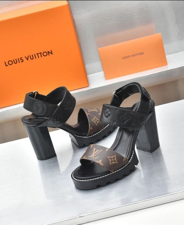 New Fashion LV Women Shoes 213
