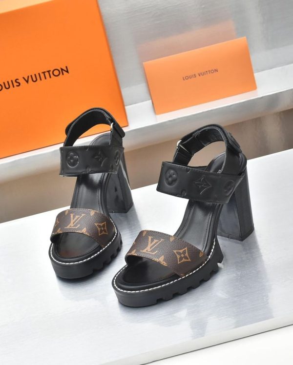 New Fashion LV Women Shoes 213