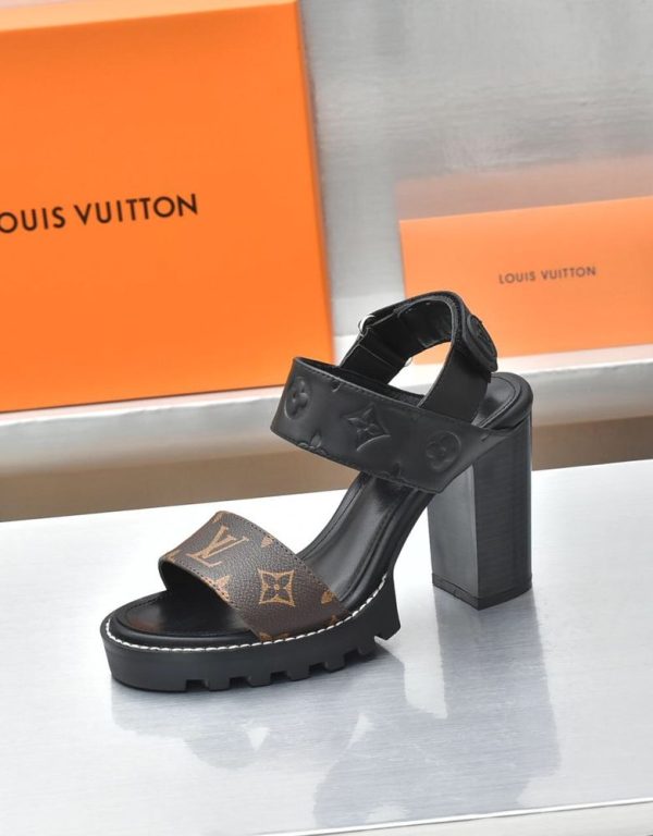 New Fashion LV Women Shoes 213