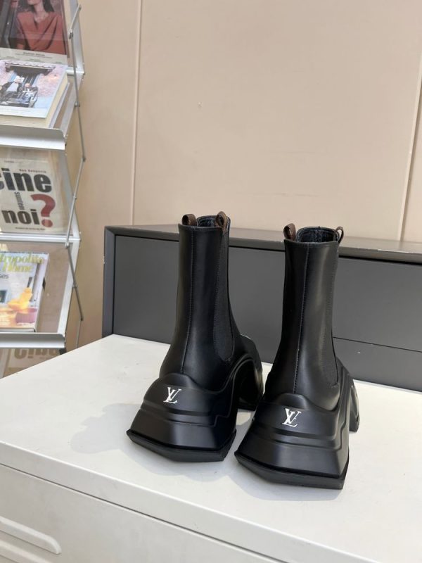 New Fashion LV Women Shoes 310