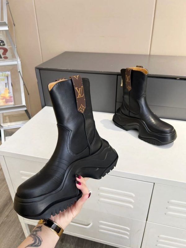 New Fashion LV Women Shoes 304