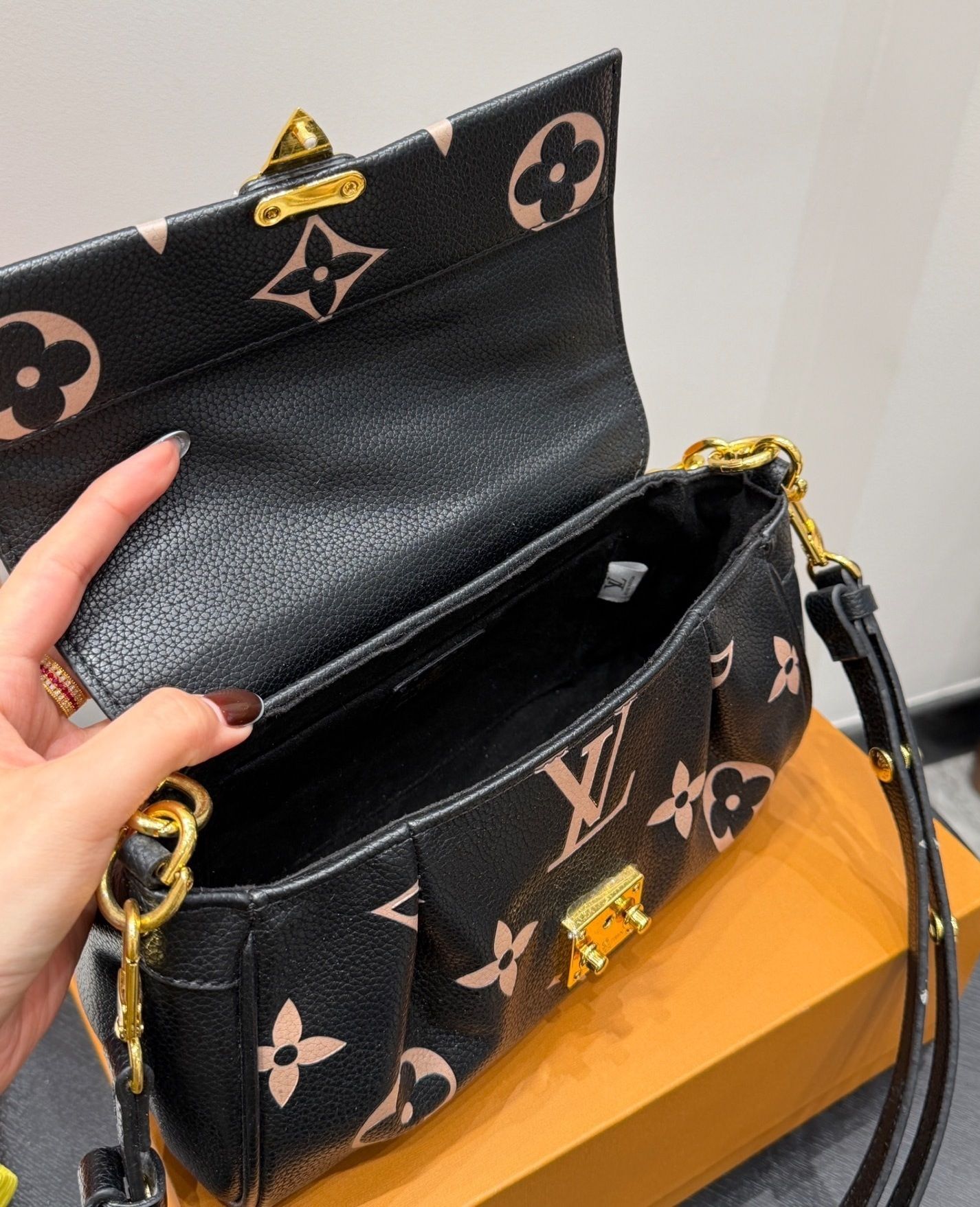 New Fashion LV Handbag LV2511132.1 New Fashion LV Handbag LV2511132.1