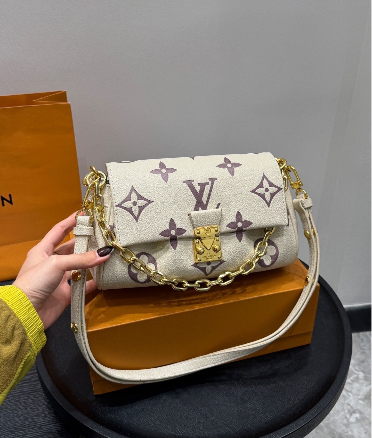 New Fashion LV Handbag LV2511132 New Fashion LV Handbag LV2511132