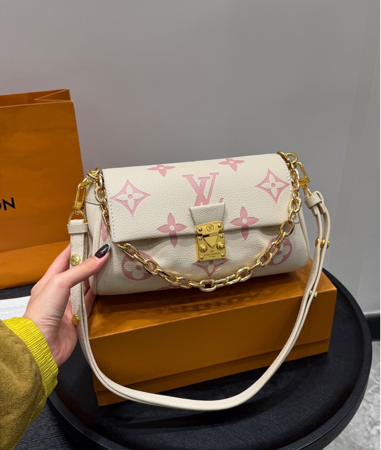 New Fashion LV Handbag LV2511132 New Fashion LV Handbag LV2511132