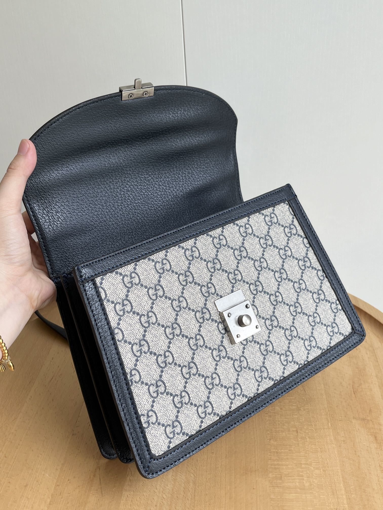 Luxury Gucci Handbag 651055.1 Luxury Gucci Handbag 651055.1