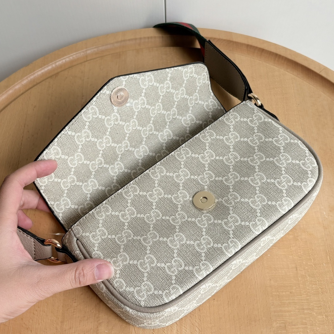 Luxury Gucci Handbag 764961 Luxury Gucci Handbag 764961