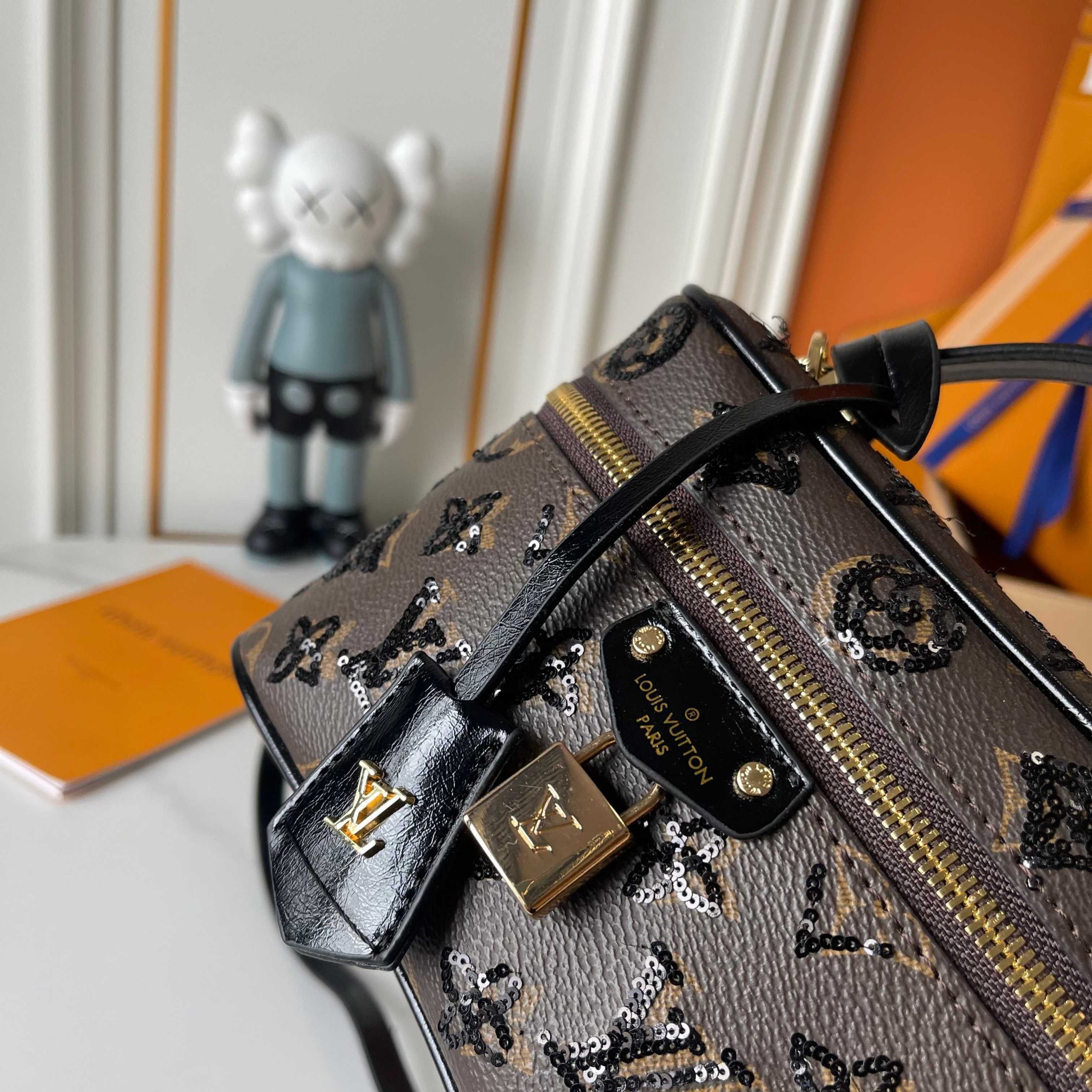 Luxury LV Handbag M85634-M27049 Luxury LV Handbag M85634-M27049