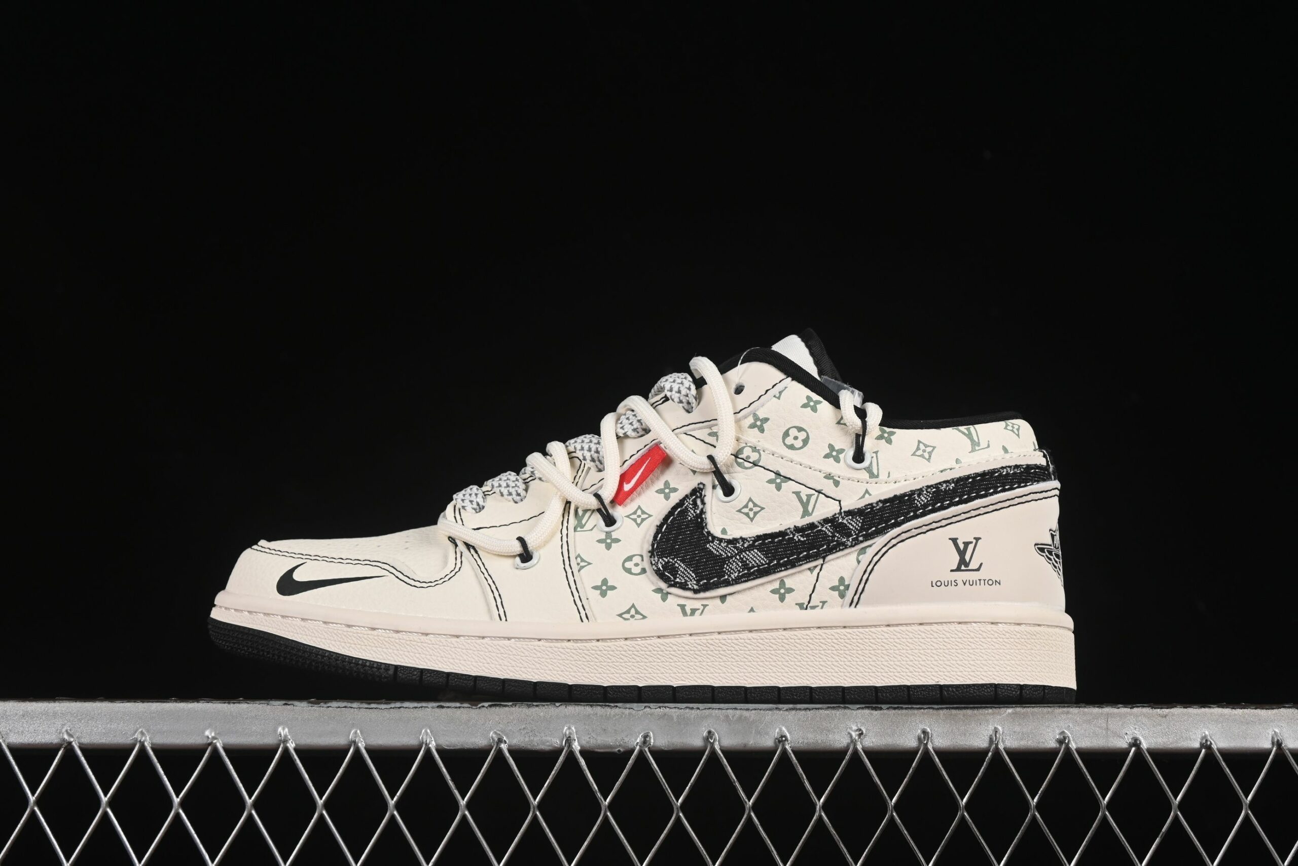 AJ 1 Low x LV YX5066-356 AJ 1 Low x LV YX5066-356