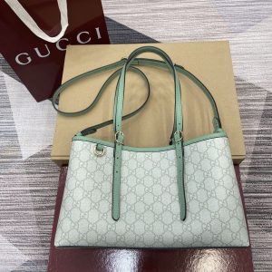 GG Emblem Medium Tote Bag 815214-3