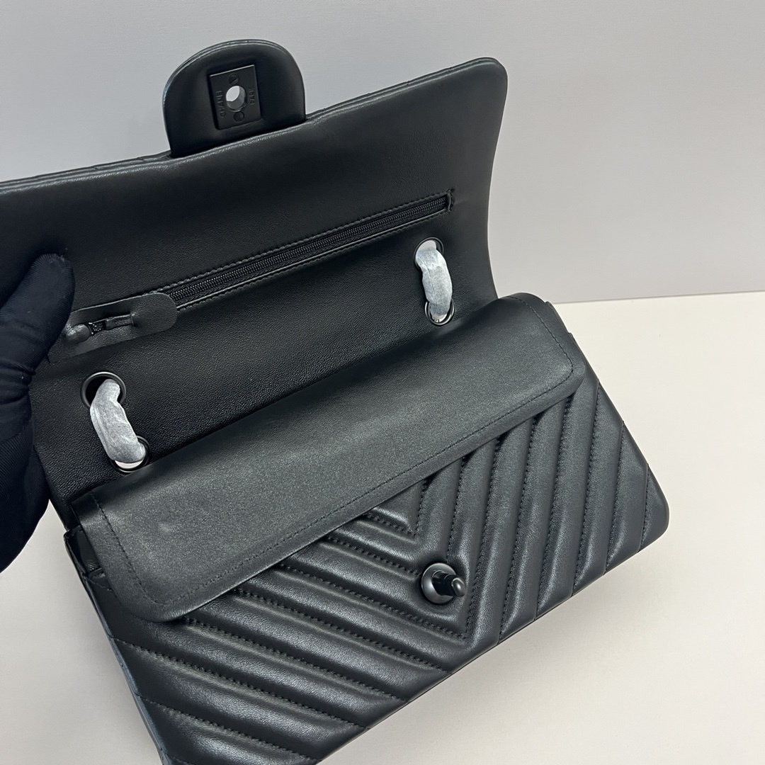 CN Chevron Classic Handbag Black Hardware Black For Women CN Chevron Classic Handbag Black Hardware Black For Women