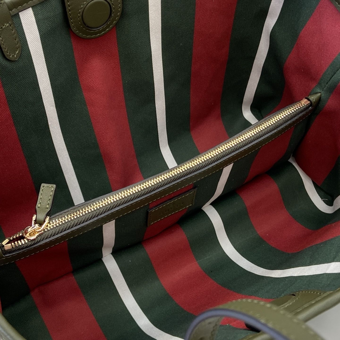 GG Emblem Medium Tote Bag 815214-3 GG Emblem Medium Tote Bag 815214-3