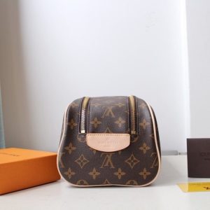 LV King Size Toiletry Monogram Canvas For Men, Travel Bags M47528 3 70b509b9 result