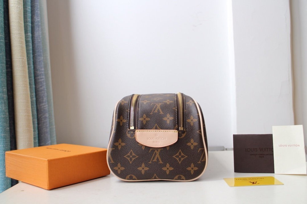 LV King Size Toiletry Monogram Canvas For Men, Travel Bags M47528 LV King Size Toiletry Monogram Canvas For Men, Travel Bags M47528