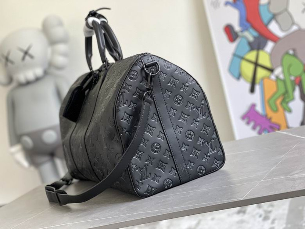 LV Keepall Bandoulière 50 Monogram Shadow for Men M44810 LV Keepall Bandoulière 50 Monogram Shadow for Men M44810