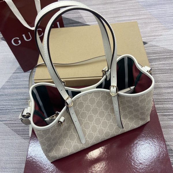 GG Emblem Medium Tote Bag 815214 QA