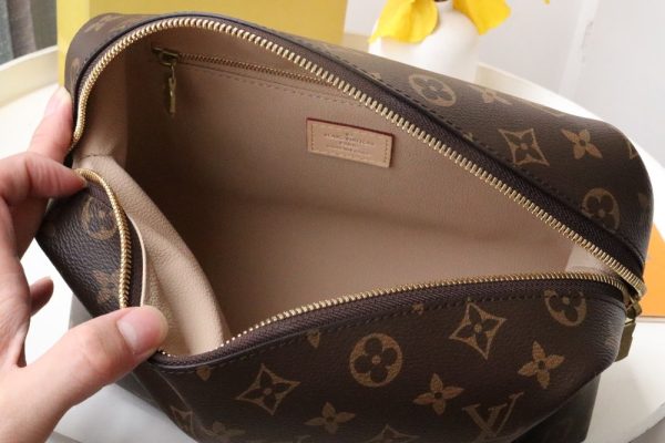 LV Cosmetic Pouch GM Monogram Canvas for Women M46458 PA LV Cosmetic Pouch GM Monogram Canvas for Women M46458 PA