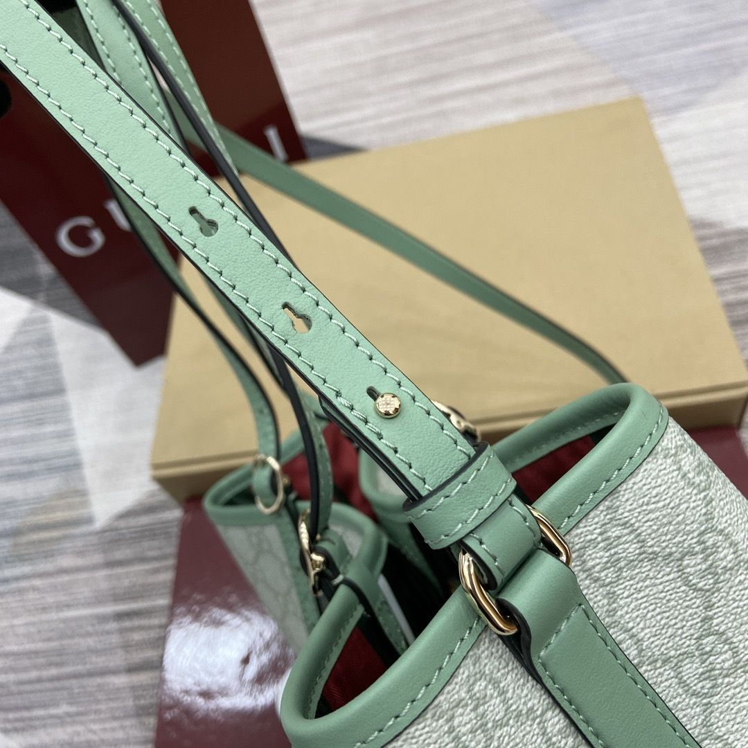 GG Emblem Medium Tote Bag 815214-3 GG Emblem Medium Tote Bag 815214-3