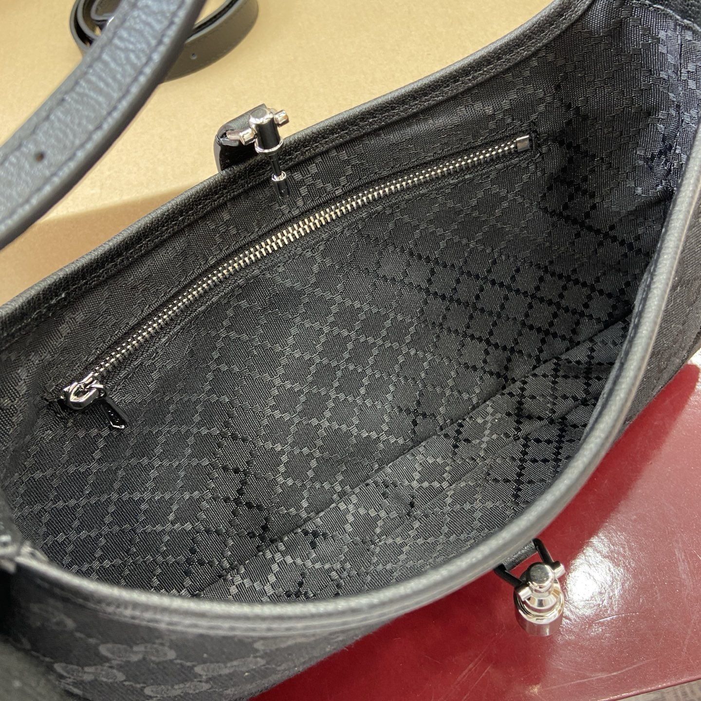 GG Jackie Slim Small Shoulder Bag 863137-1 GG Jackie Slim Small Shoulder Bag 863137-1