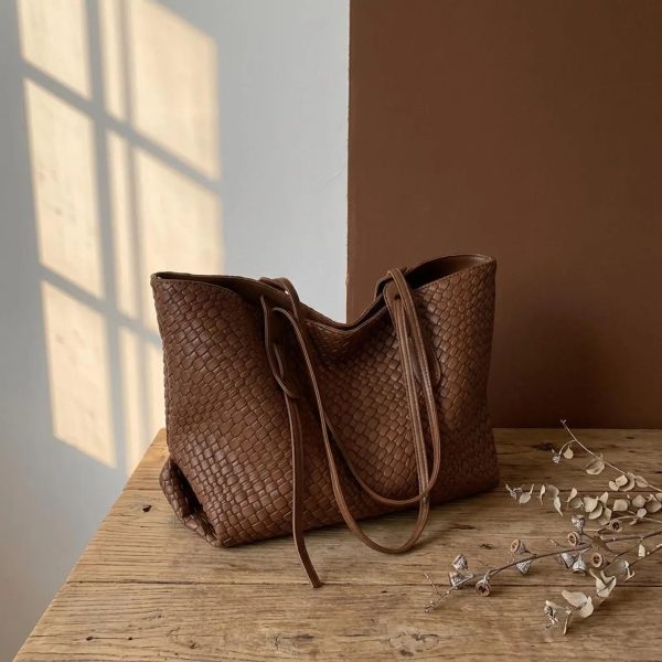Casual Chic Beige Woven Leather Tote – Large Capacity Shoulder Bag B010