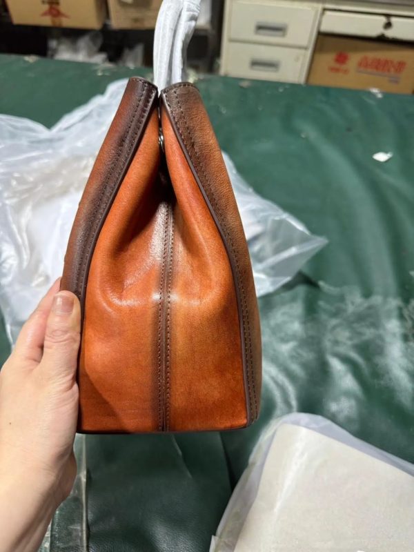 Vintage Genuine Leather Multi‑Compartment Tote Bag B012