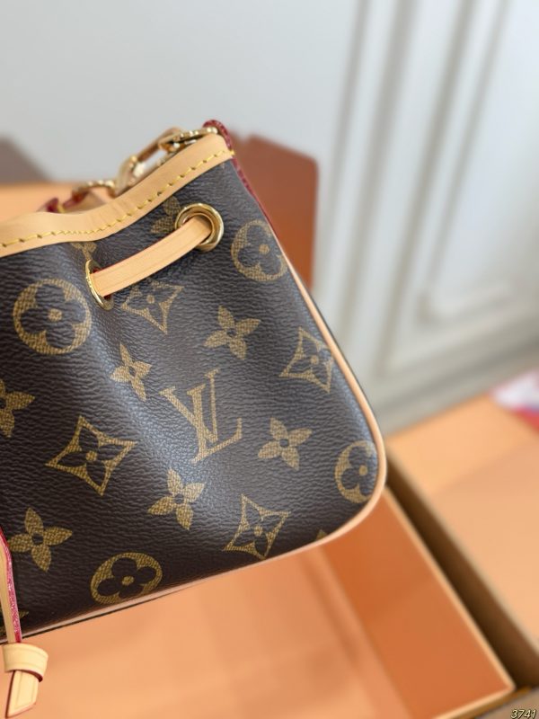 Daily Street Style LV Handbag LV2661316 QA