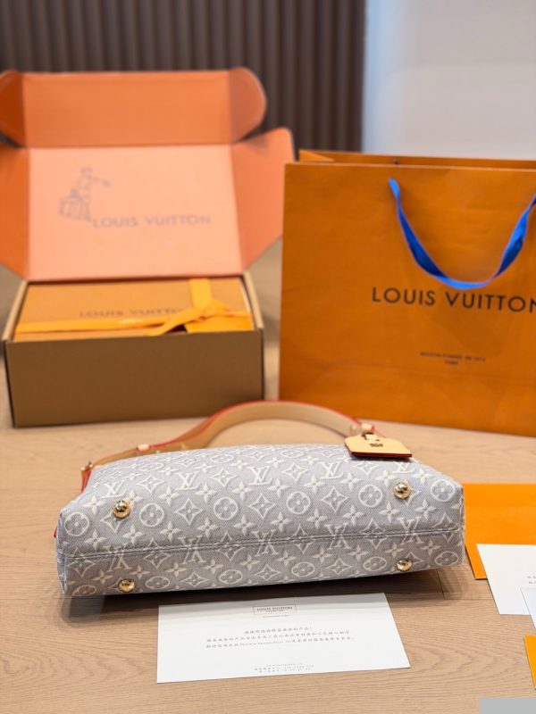 Daily Street Style LV Handbag LV266109 QA