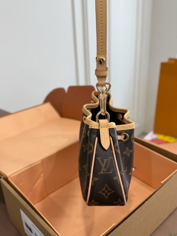 Daily Street Style LV Handbag LV2661316 QA