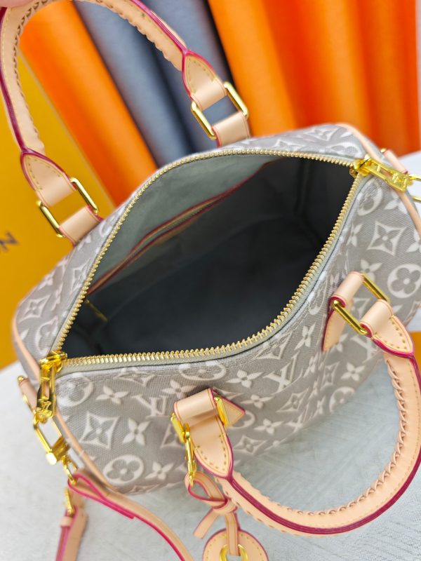 Premium Icon LV Handbag M28522-M28677 BC