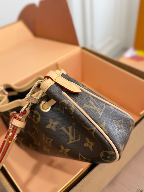 Daily Street Style LV Handbag LV2661316 QA