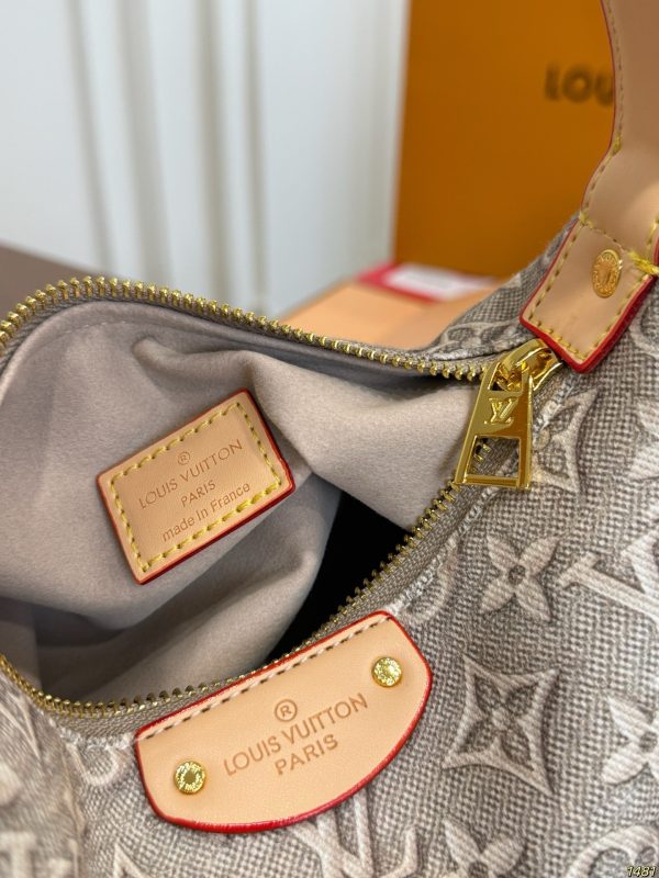 Daily Street Style LV Handbag LV266201 QA