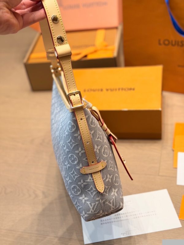 Daily Street Style LV Handbag LV266109 QA