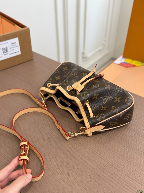 Daily Street Style LV Handbag LV2661316 QA