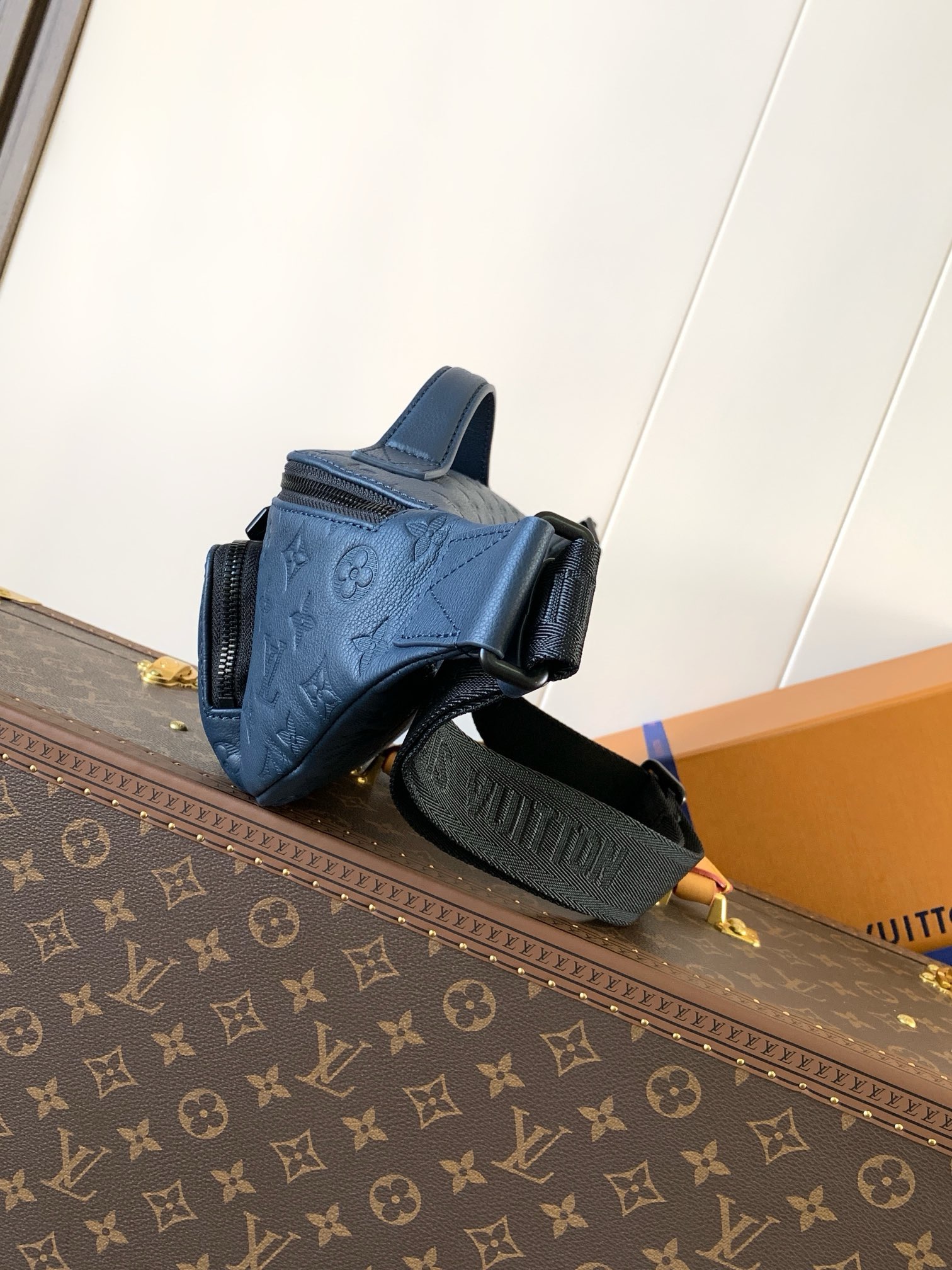 LV Rush Bumbag KK03950 LV Rush Bumbag KK03950