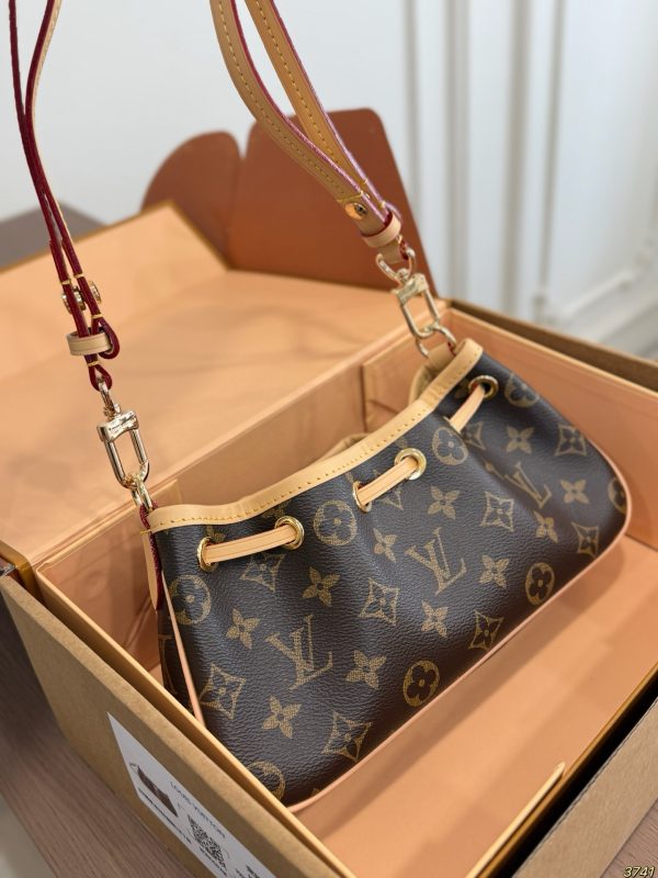 Daily Street Style LV Handbag LV2661316 QA