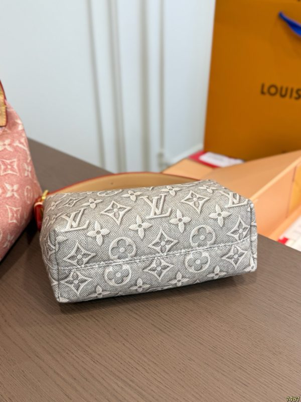 Daily Street Style LV Handbag LV266201 QA