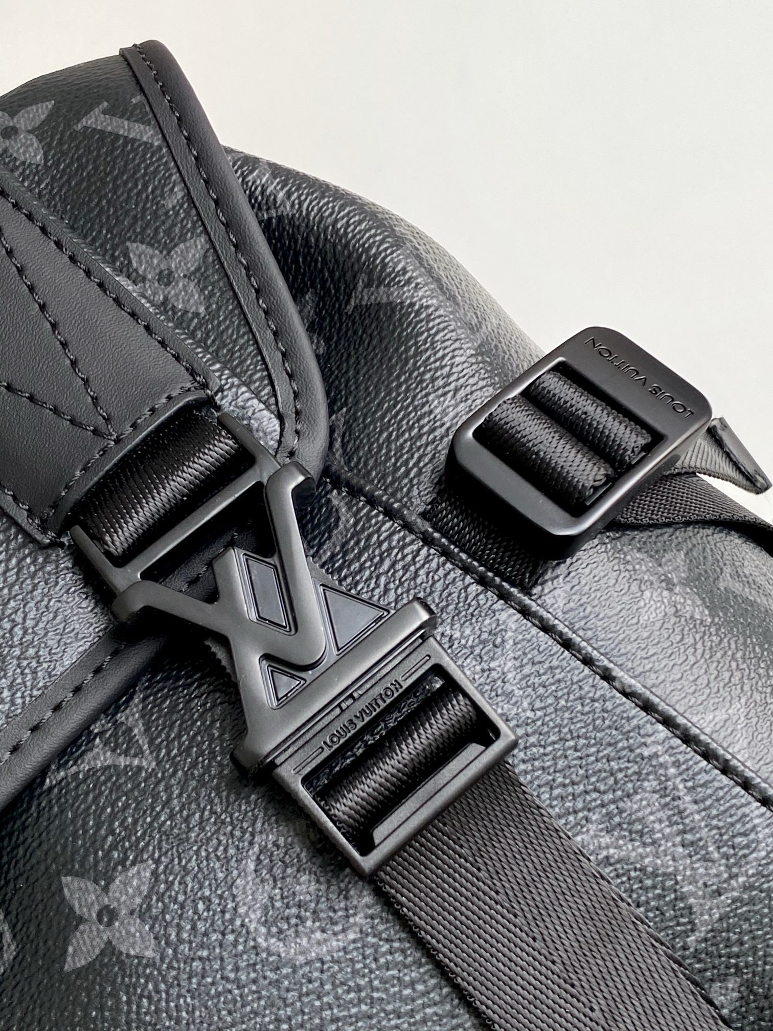 LV Getaway Monogram Eclipse KK04150 LV Getaway Monogram Eclipse KK04150