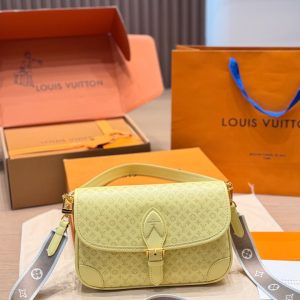 LV Resort Diane Handbag C2301500 11 cec374de