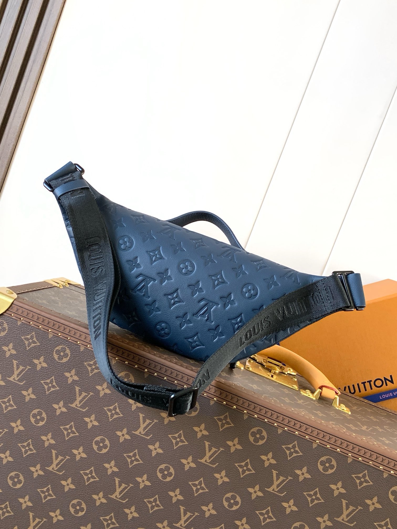 LV Rush Bumbag KK03950 LV Rush Bumbag KK03950