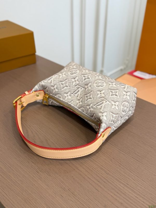Daily Street Style LV Handbag LV266201 QA