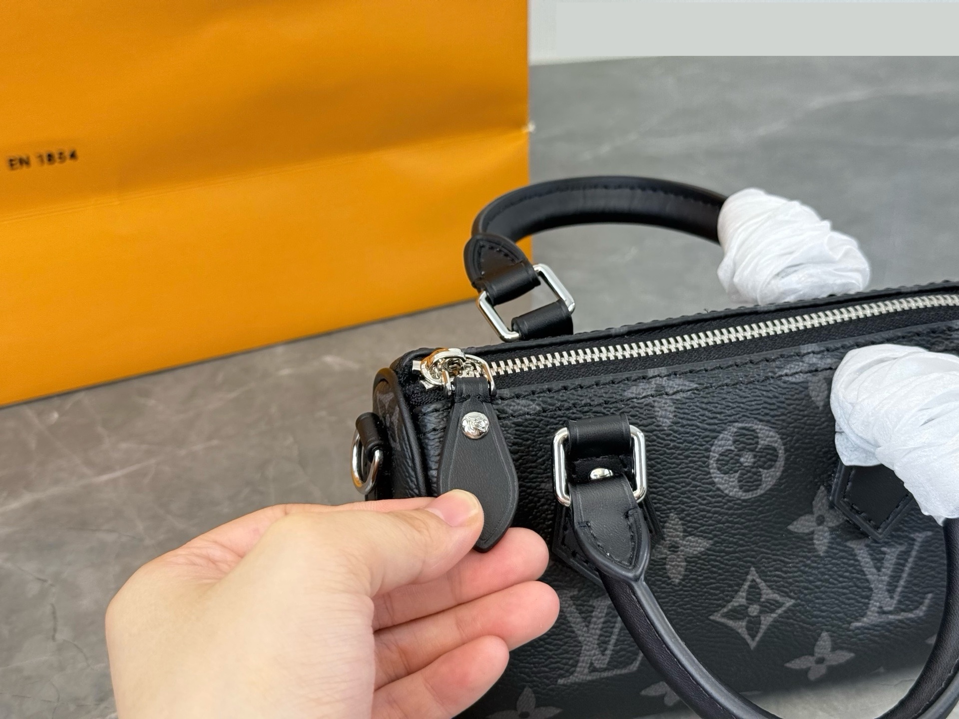 Daily Street Style LV Handbag DLV1 QA Daily Street Style LV Handbag DLV1 QA