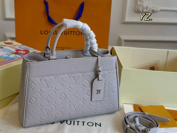 LV Avenue PM Monogram Empreinte LV267303 QA
