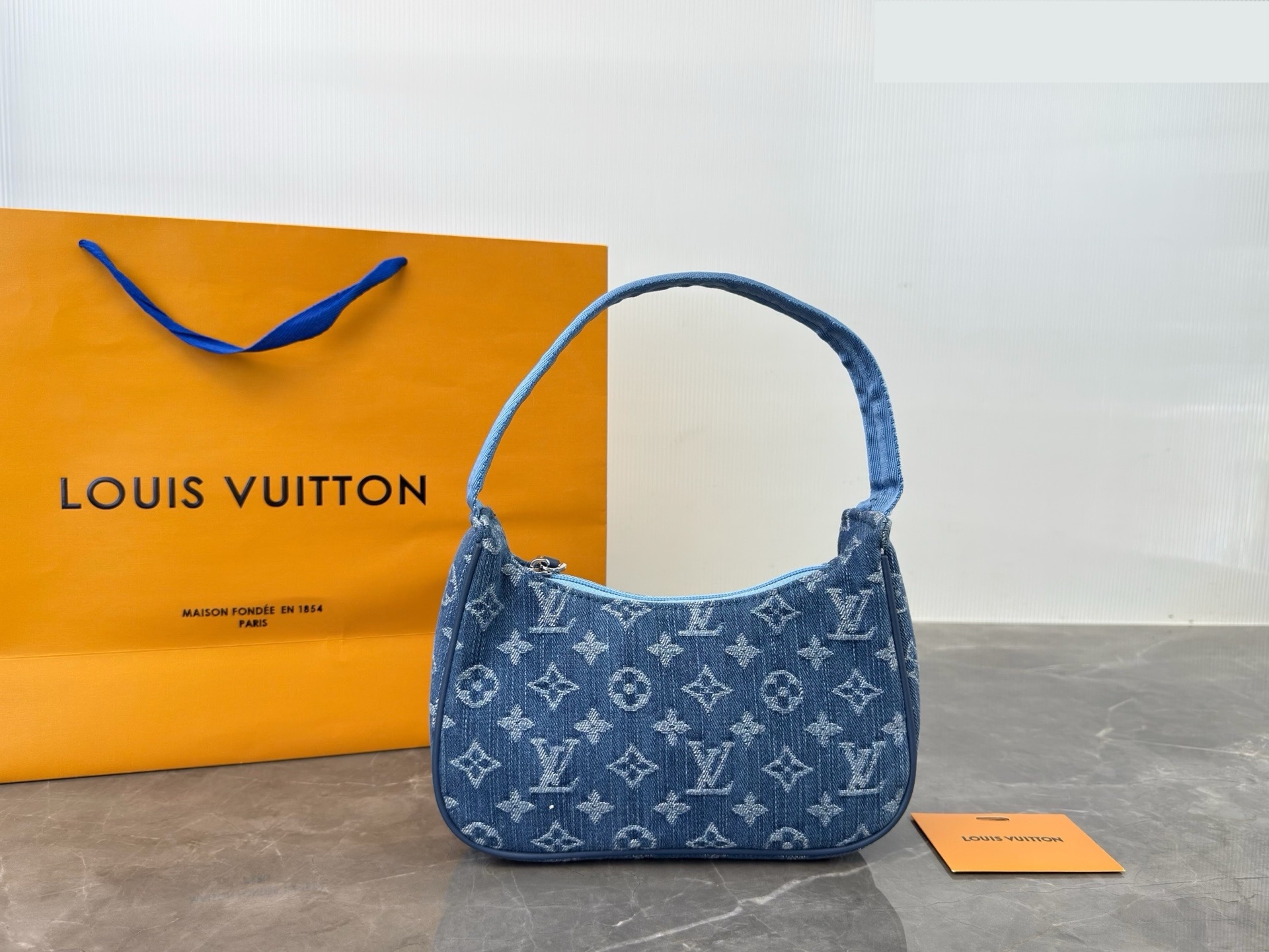 Daily Street Style LV Handbag DLV1 QA Daily Street Style LV Handbag DLV1 QA