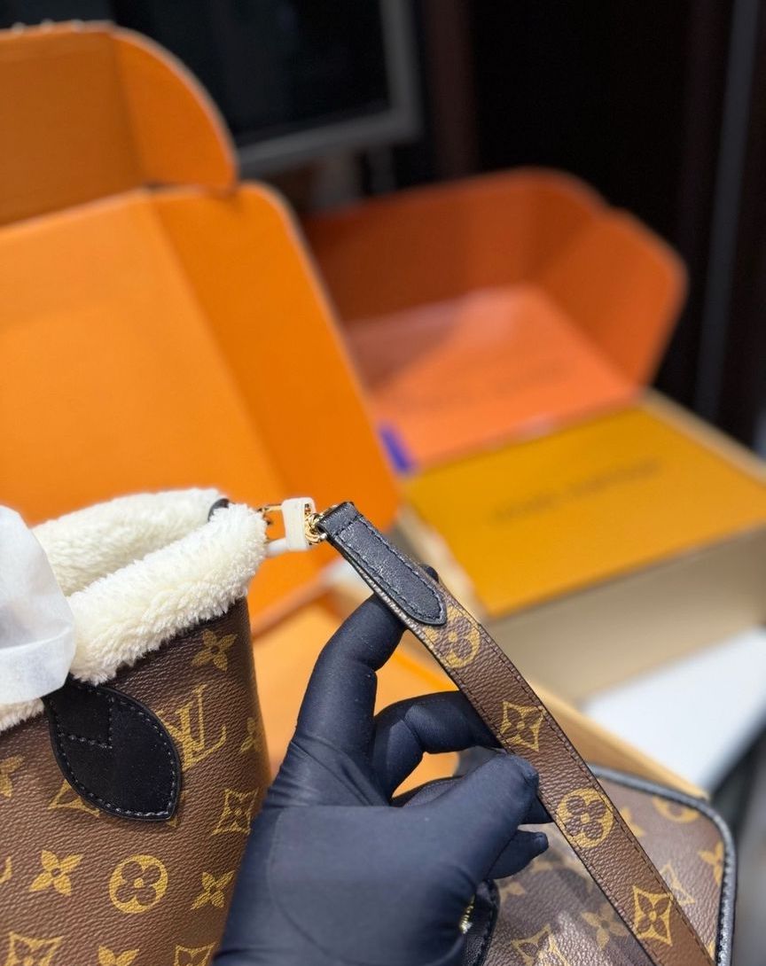 LV Neverfull Bandoulière Inside Out BB LV2511232 QA LV Neverfull Bandoulière Inside Out BB LV2511232 QA