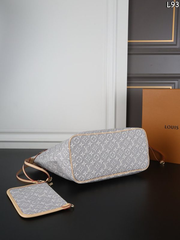 LV Neverfull MM Monogram Bag in Grey BC