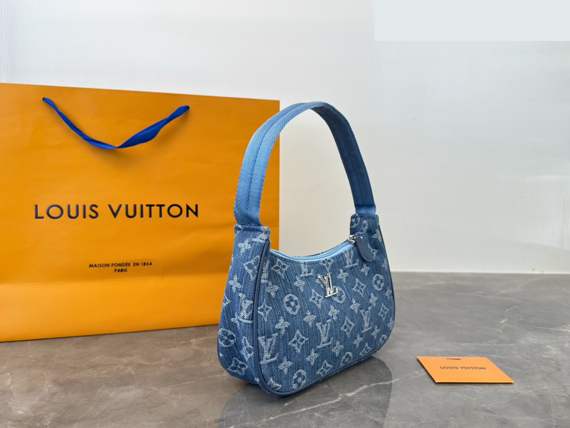 Daily Street Style LV Handbag DLV1 QA Daily Street Style LV Handbag DLV1 QA